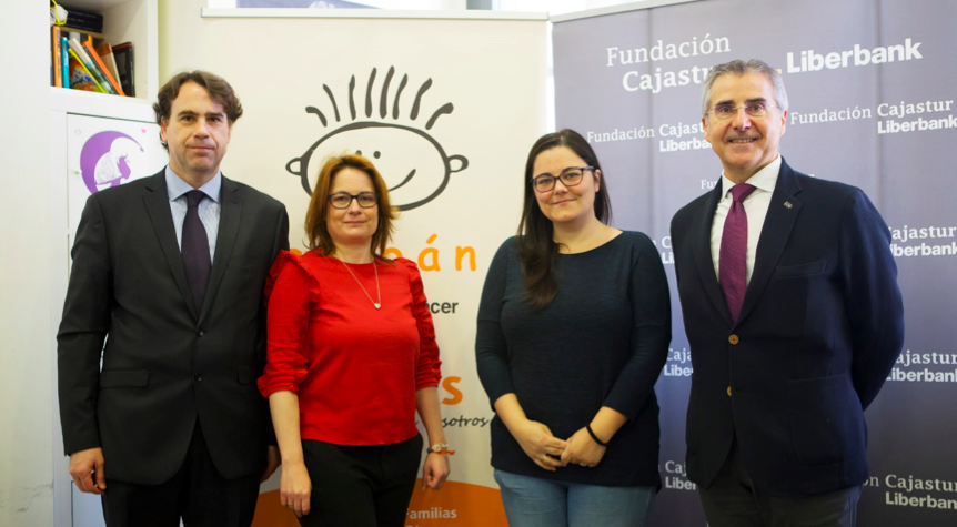 Foto de los representantes de Galbán junto a los representantes de la Fundación Cajastur