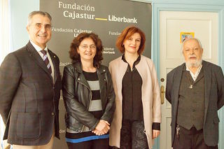 Foto de los representantes de la Fundación Siloé junto a los representantes de la Fundación Cajastur